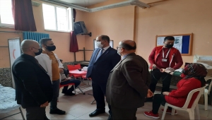 Seydişehir'de öğrencivelileri ve öğretmenler kan bağışında bulundu