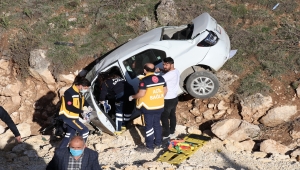 Sivas'ta 2 otomobil çarpıştı: 3 yaralı