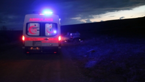 Sivas'ta devrilen otomobildeki 4 kişi yaralandı