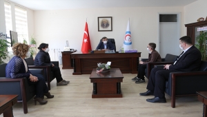 Sivas'ta diş çektirme korkusunu yenen ilkokul öğrencisine "kahramanlık belgesi" verildi