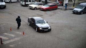 Sivas'ta dolu yağışı kenti beyaza bürüdü 