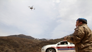 Sivas'ta jandarma trafik ekipleri drone ile uygulama yaptı