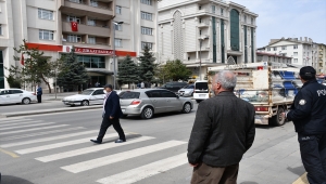 Sivas'ta karantinada olması gereken Kovid-19 temaslısı bankada yakalandı