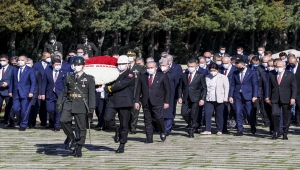 TBMM Başkanı Mustafa Şentop başkanlığındaki devlet erkanı Anıtkabir'i ziyaret etti