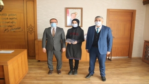 TÜBİTAK proje yarışmasında dereceye giren öğrenciler Ulaş Kaymakamı Nayman'ı ziyaret etti