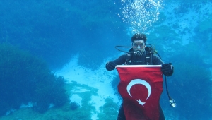 Türk Polis Teşkilatının 176. yılı Gökpınar Gölü'nde Türk bayraklı dalışla kutlandı