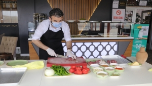 Yöresel lezzet "testi kebabı" paket servisle iftar sofralarına ulaştırılıyor