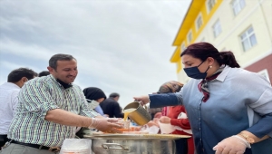 AK Parti Kırşehir İl Başkanlığı, 4 bin kişiye iftar yemeği dağıttı