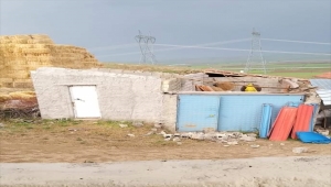 Aksaray'da fırtına hayatı olumsuz etkiledi