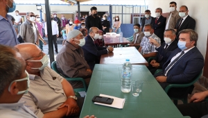 Aksaray Valisi Aydoğdu, arazi anlaşmazlığı nedeniyle 20 yıldır husumetli 2 kardeşi barıştırdı