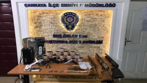 Ankara'da uyuşturucu imalathanesine dönüştürülen eve düzenlenen operasyonda bir kişi yakalandı