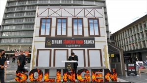 Ankara Valisi Şahin, Ulus Meydanı'nda YTB tarafından açılan "Solingen Faciası Anı Evi"ni ziyaret etti