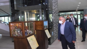 Başkan Memduh Büyükkılıç Kerem ile Aslı sergisini gezdi