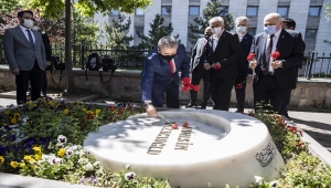 BBP Genel Başkanı Destici, Muhsin Yazıcıoğlu'nun kabrini ziyaret etti: