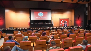 Büyükkılıç'tan, İstiklal Marşı'nı Güzel Okuma Yarışması'nda dereceye giren öğrencilere ödül 