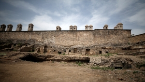 Depo olarak kullanılan 500 yıllık Gön Han yeni yüzüyle tarihi çarşıyı hareketlendirecek