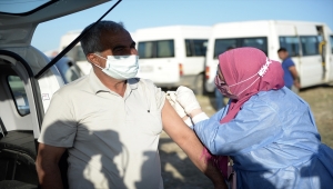 Eskişehir'de mevsimlik tarım işçilerinin Kovid-19 aşıları yapılıyor