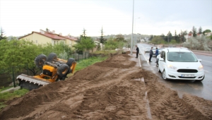 Kayseri'de devrilen iş makinesinin operatörü yaralandı