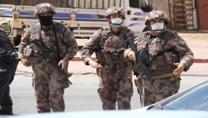 Kayseri'de evinin penceresinden etrafa ateş eden kişiyi ikna çalışmaları sürüyor