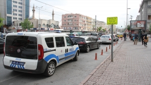 Kayseri'de freni boşalan otomobil 3 araca çarptı: 1 yaralı
