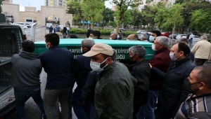 Kayseri'de otomobilin çarpması sonucu hayatını kaybeden öğretmenin cenazesi toprağa verildi