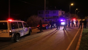 Kayseri'de polisin "dur" ihtarına uymayan ehliyetsiz sürücü kovalamaca sonucu yakalandı