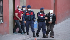 Kayseri'de yol verme meselesinden çıktığı iddia edilen silahlı kavgada baba ve 2 oğlu yaralandı