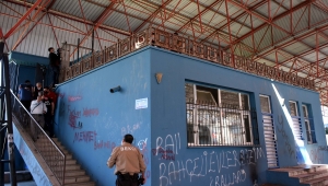 Kırıkkale'de pazar yerinin çatısından terasa düşen çocuk yaralandı