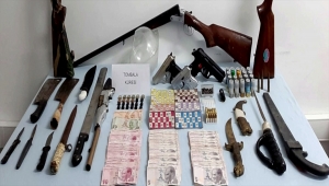 Kırşehir'de köy evinin bahçesindeki çadırda kumar oynayan 26 kişi yakalandı