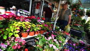 Konya'da çiçekçilerde bahar dönemi yoğunluğu yaşanıyor