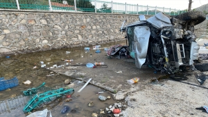 Konya'da kanala düşen kamyonetteki 4 kişi yaralandı