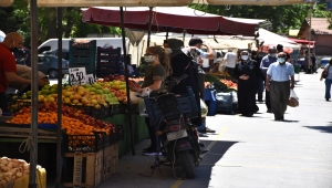 Konya ve Afyonkarahisar'da pazar yerleri Kovid-19 tedbirlerine uyularak açıldı