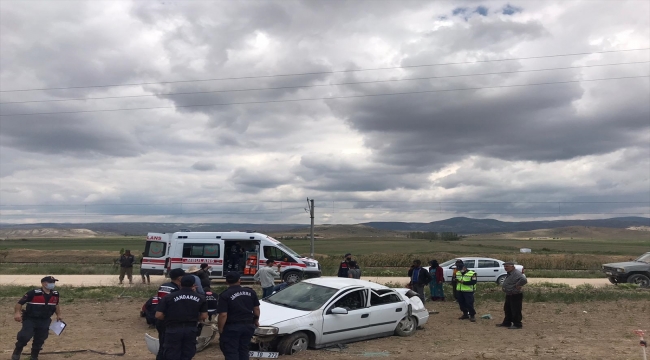 Mihalıççık'ta otomobilin yol kenarına devrilmesi sonucu 4 kişi yaralandı