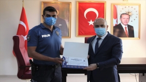 Nevşehir'de cüzdanını kaybeden ihtiyaç sahibi kadına yardımcı olan polislere teşekkür belgesi