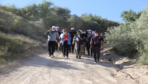 Nevşehir protokolü Kapadokya'daki Meskendir Vadisi'nde çöp topladı