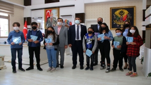 Şarkışla Kaymakamı Aktan, başarılı öğrencileri tebrik etti