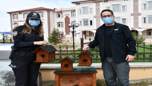 Sivas'ta gönüllü polisler devletin şefkat elini "sevimli dostlara" uzattı