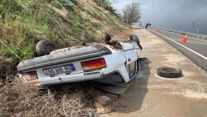 Sivas'ta otomobil devrildi: 2 yaralı 