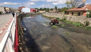 Sivas'ta Tecer Irmağı'nın yatağında temizlik çalışması yapıldı 