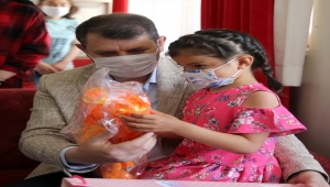 Sivas Valisi Ayhan huzurevi sakinleri ve sevgi evlerindeki çocukların bayramını kutladı