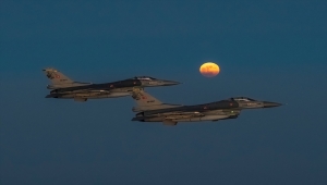 Süper Ay, Türk savaş uçakları ile güzel bir görüntü oluşturdu