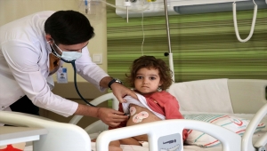 Suriyeli küçük Hanaa'yı kan bağışçılarının duyarlılığı hayata bağlıyor 