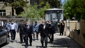 Vali Ayyıldız görev başındaki polis, jandarma ve sağlık çalışanlarının bayramını kutladı
