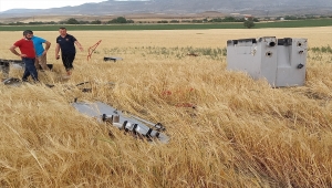 Ankara'da itfaiye aracı tarlaya devrildi: 3 yaralı