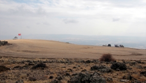 Beypazarı'nda yapılması planlanan yamaç paraşütü sezon açılışı hava muhalefeti nedeniyle ertelendi