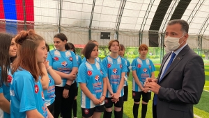 Çubuk Milli Eğitim Müdürü Kılıç'tan, bayan futbol takımına ziyaret