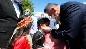 Cumhurbaşkanı Yardımcısı Oktay, Kırıkkale'de yüksek hızlı tren şantiyesinde incelemelerde bulundu