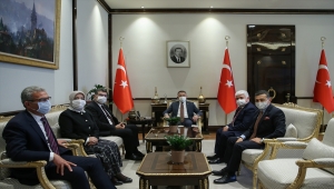 Cumhurbaşkanı Yardımcısı Oktay, TBMM-KKTC Parlamentolar Arası Dostluk Grubu heyetini kabul etti
