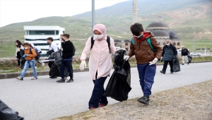 Erciyes'te gönüllüler çevre temizliği yaptı