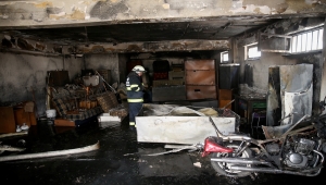 Eskişehir'de bir apartmanın girişindeki depoda çıkan yangın söndürüldü